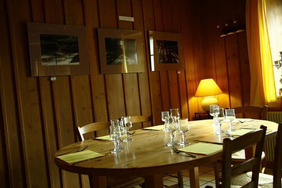 Auberge De La Perdrix Hauterive-la-Fresse Екстериор снимка
