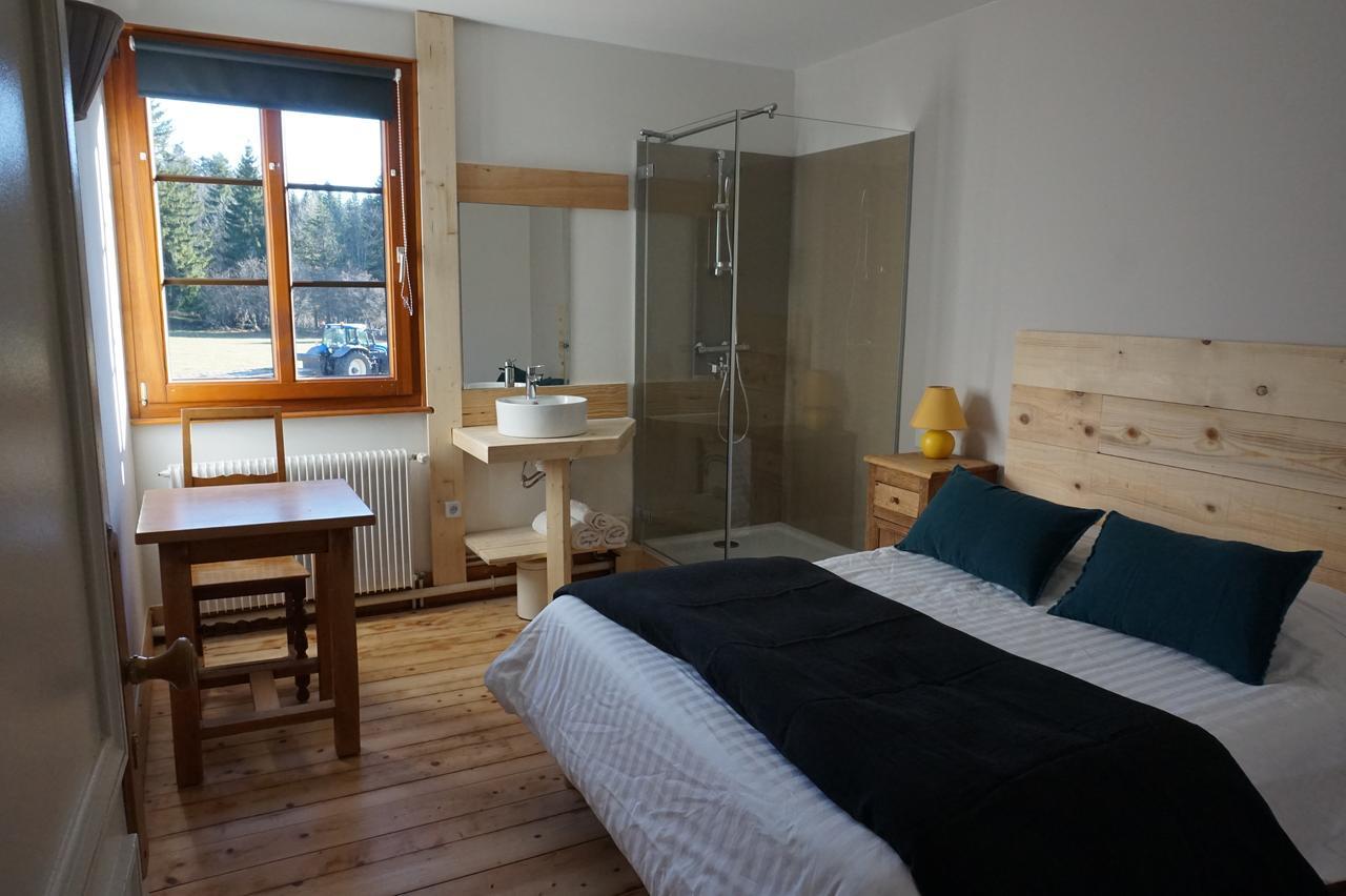 Auberge De La Perdrix Hauterive-la-Fresse Екстериор снимка