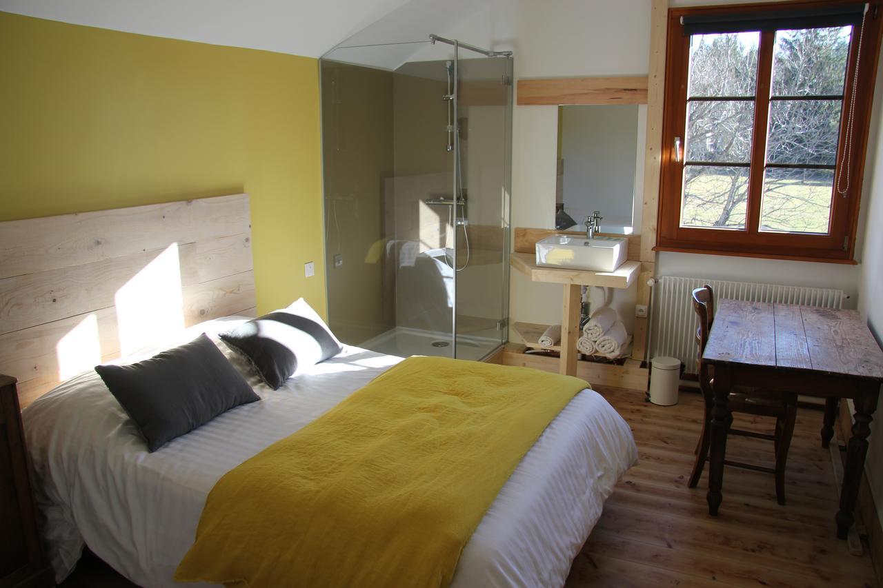 Auberge De La Perdrix Hauterive-la-Fresse Екстериор снимка