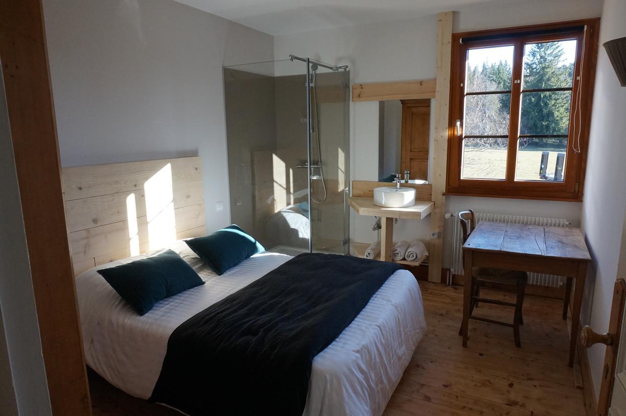 Auberge De La Perdrix Hauterive-la-Fresse Екстериор снимка