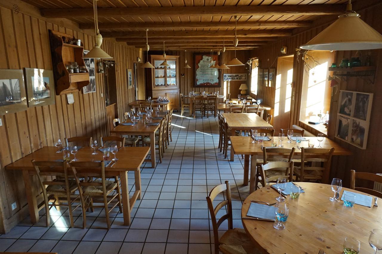 Auberge De La Perdrix Hauterive-la-Fresse Екстериор снимка