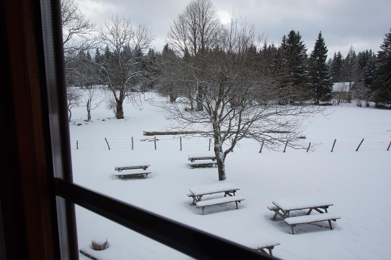 Auberge De La Perdrix Hauterive-la-Fresse Екстериор снимка