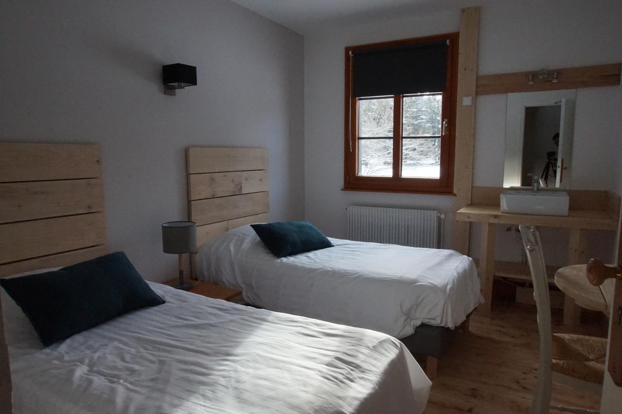 Auberge De La Perdrix Hauterive-la-Fresse Екстериор снимка