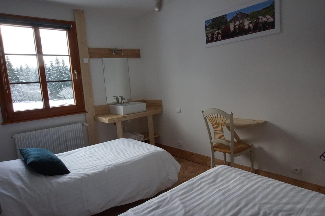 Auberge De La Perdrix Hauterive-la-Fresse Екстериор снимка