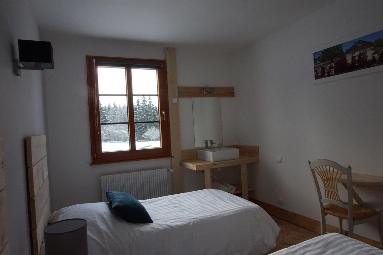 Auberge De La Perdrix Hauterive-la-Fresse Екстериор снимка