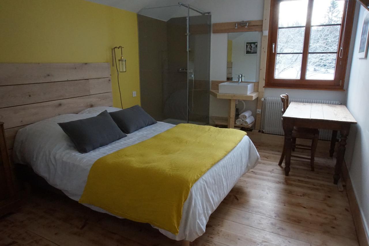 Auberge De La Perdrix Hauterive-la-Fresse Екстериор снимка