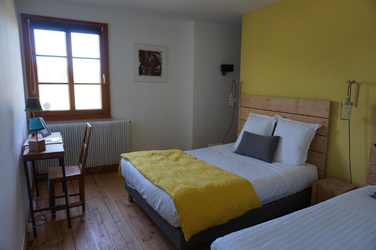 Auberge De La Perdrix Hauterive-la-Fresse Екстериор снимка