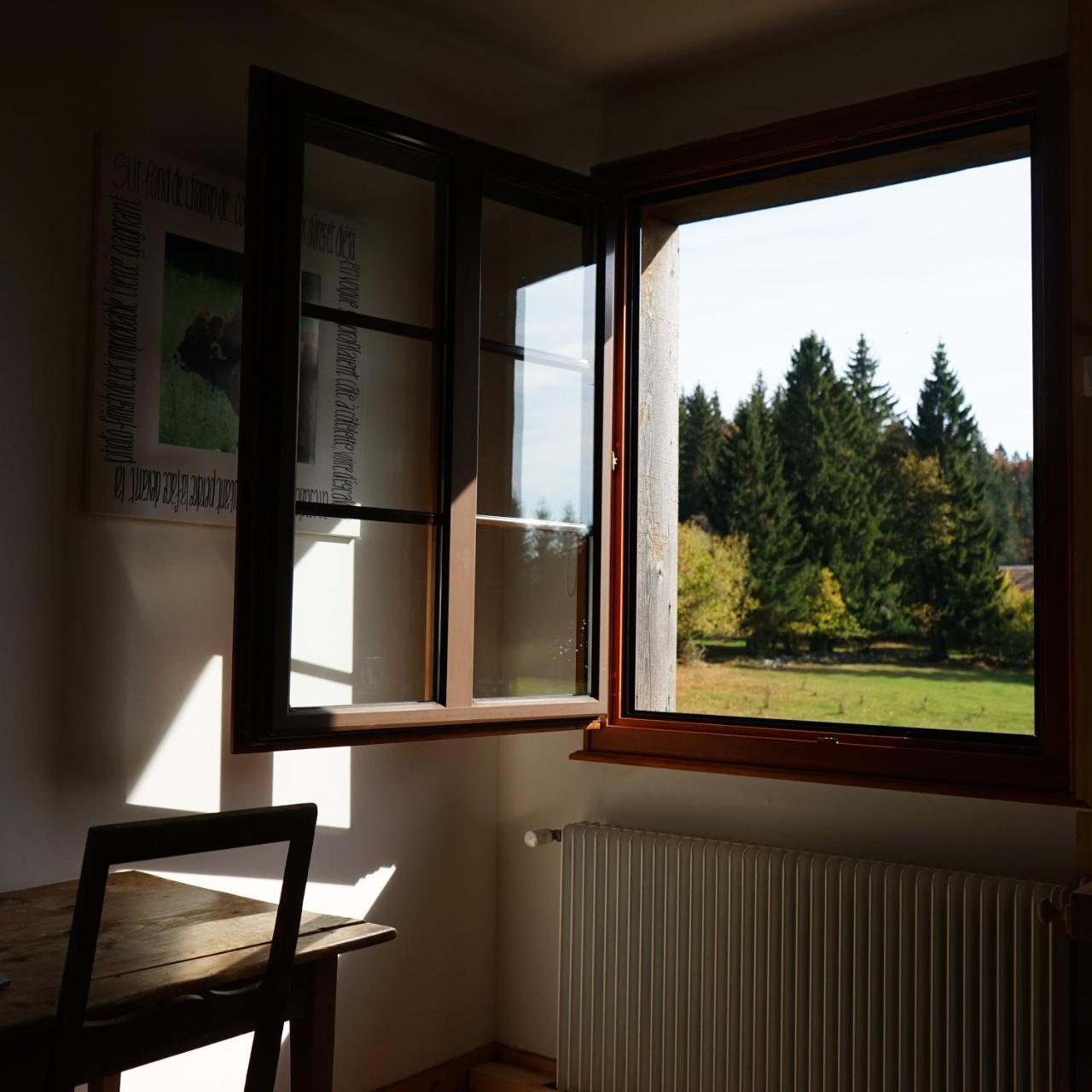Auberge De La Perdrix Hauterive-la-Fresse Екстериор снимка
