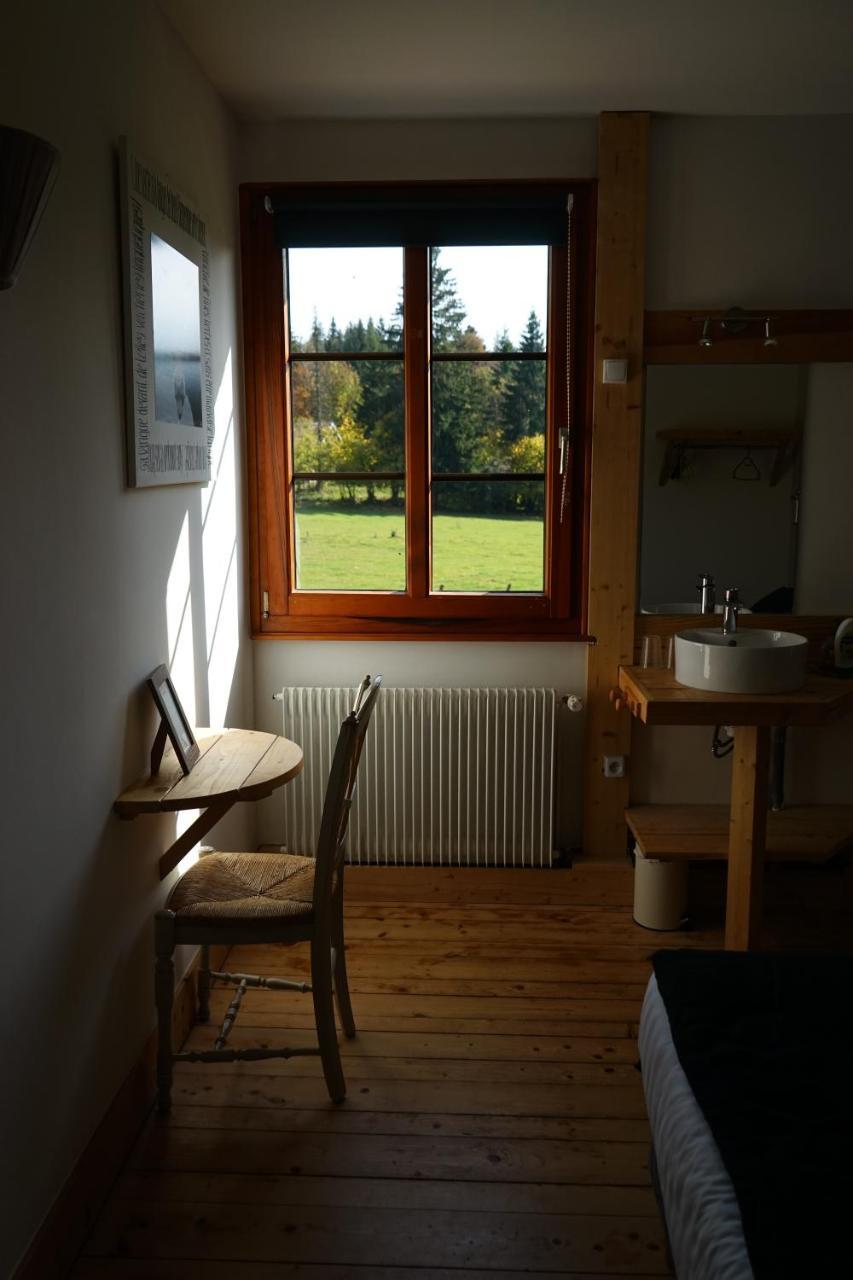 Auberge De La Perdrix Hauterive-la-Fresse Екстериор снимка