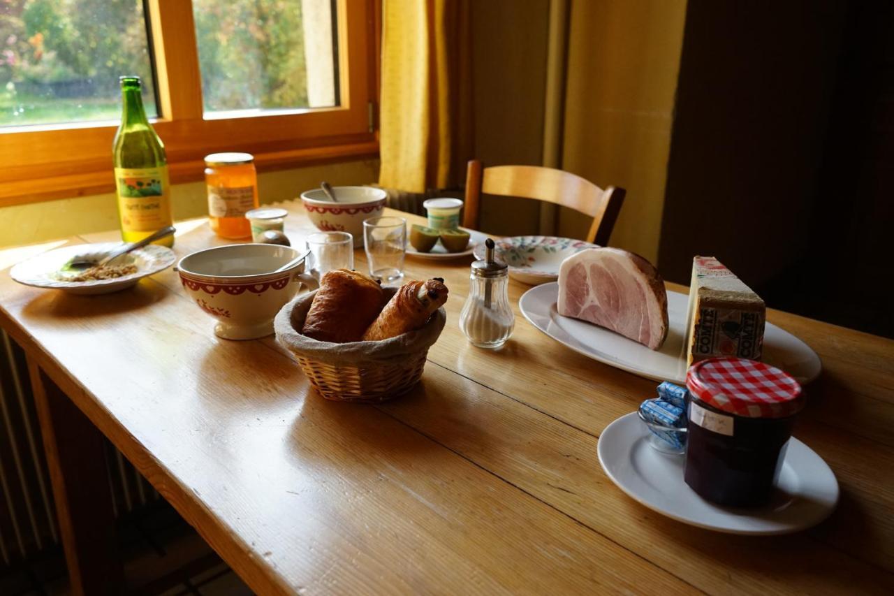 Auberge De La Perdrix Hauterive-la-Fresse Екстериор снимка