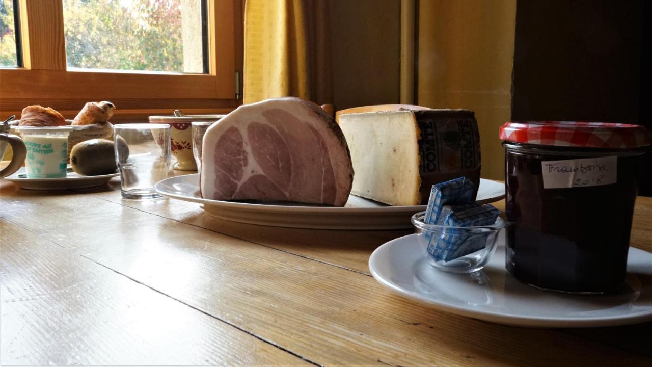 Auberge De La Perdrix Hauterive-la-Fresse Екстериор снимка